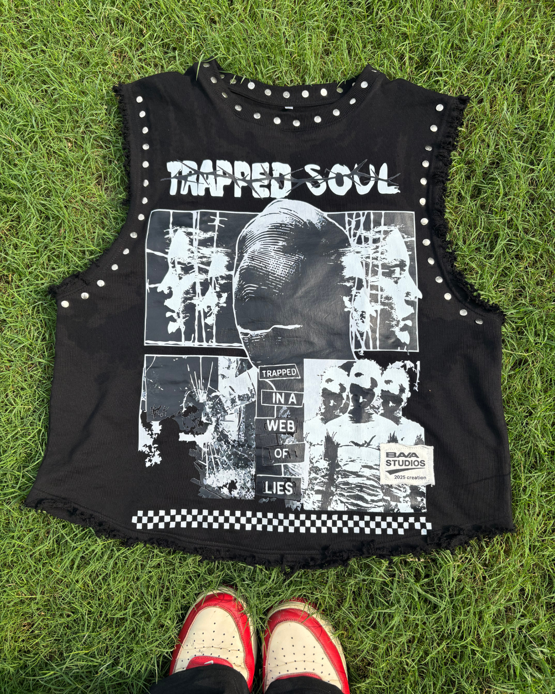 TRAPPED SOUL UNISEX BLACK VEST (BOXYFIT)